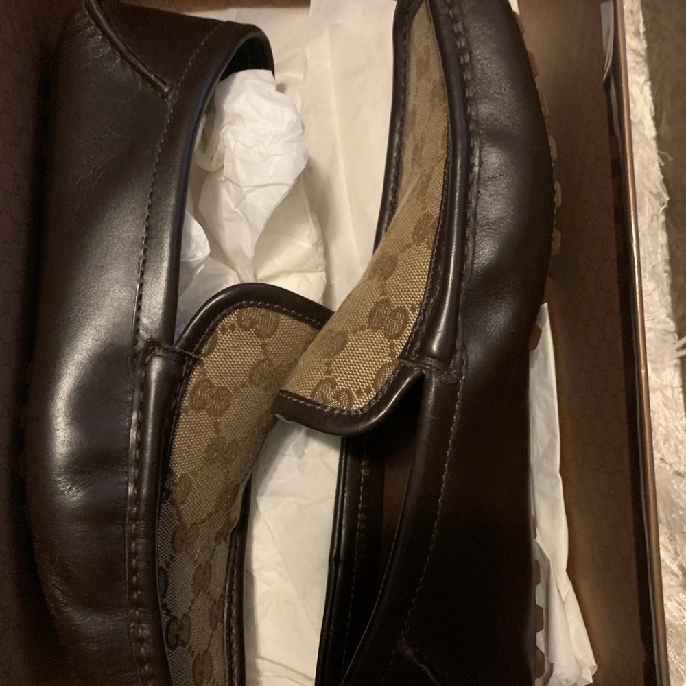Authentic Men Gucci Shoes size 6 1/2. Fit like a 7.